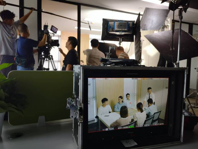 卢龙县TVC拍摄公司：科技产品视觉化大师，诠释未来感与功能美学